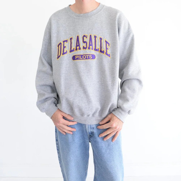 VTG Gildan  Delasalle Pilots Embroidered Purple Gray Collegiate Crewneck Sweater - Picture 1 of 9